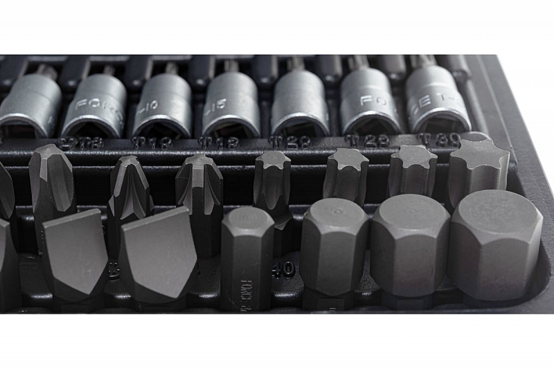 4821-5 Набор инструмента 1/4" & 1/2"  82пр.  6-ти гранный  FORCE 3